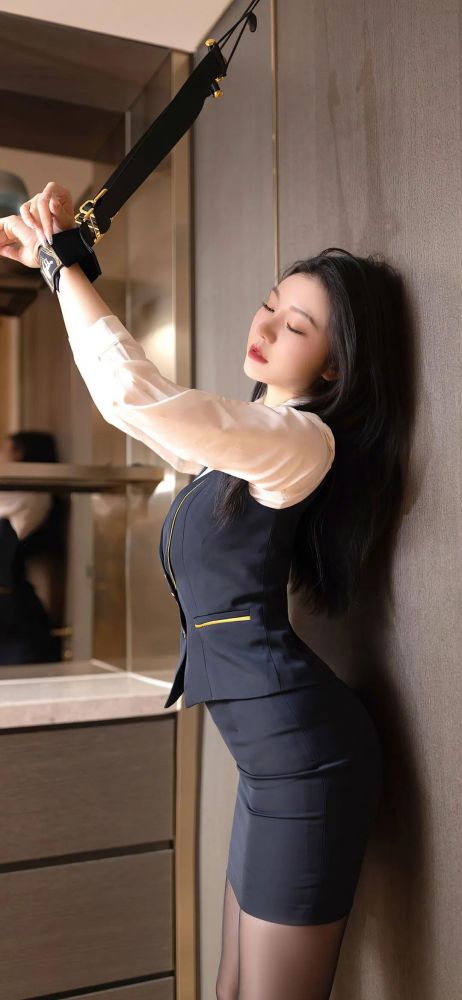 性感美女安然黑丝空姐职业制服诱惑