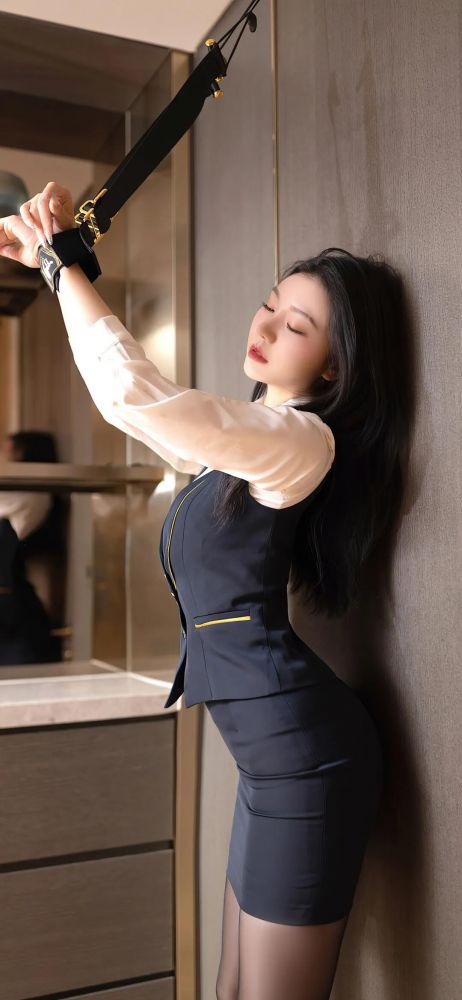 性感美女安然黑丝空姐职业制服诱惑