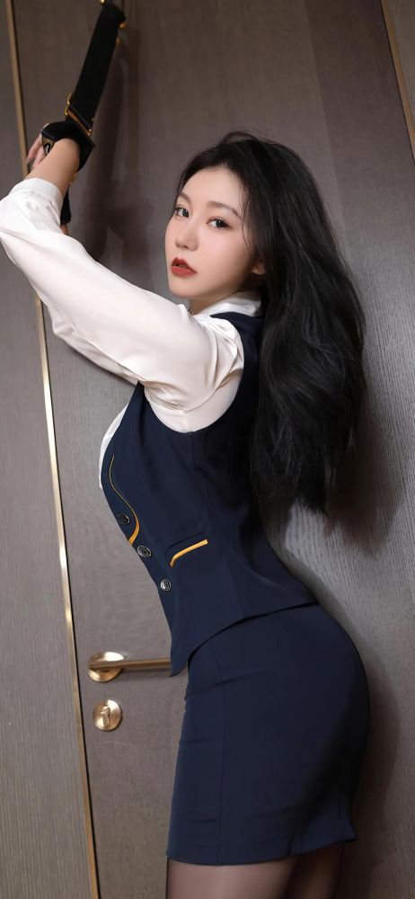 性感美女安然黑丝空姐职业制服诱惑