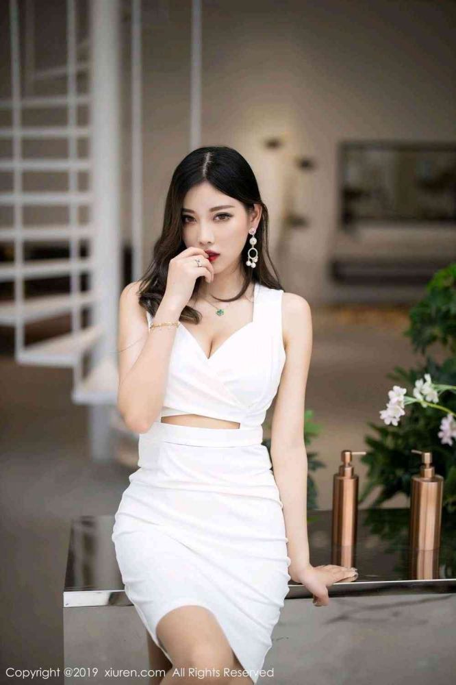 性感小闺蜜杨晨晨身材诱惑迷人