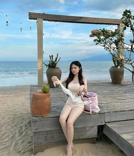 诱人的性感熟女尽显完美身材