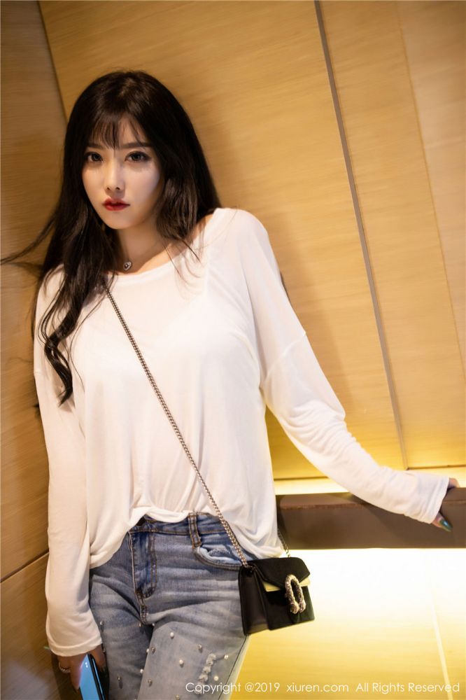 性感美女小闺蜜杨晨晨诱惑迷人